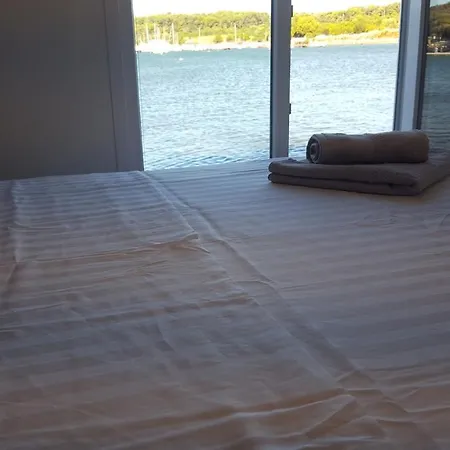 House Boat - Floating House Astrid Ferienhaus